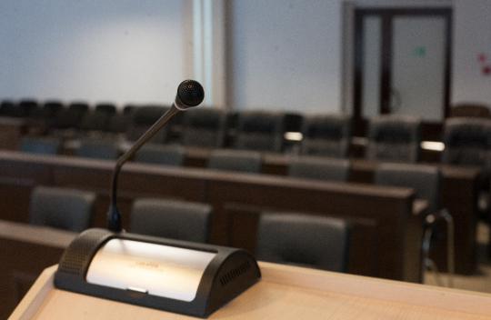 Цену закупки микрофонов для кировской Гордумы скинули на торгах на 7 тыс. рублей Цену закупки микрофонов для кировской Гордумы скинули на торгах на 7 тыс. рублей