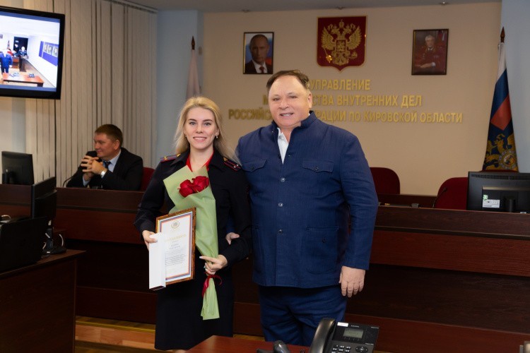 Олег Валенчук наградил сотрудников полиции за охрану порядка на Гринландии