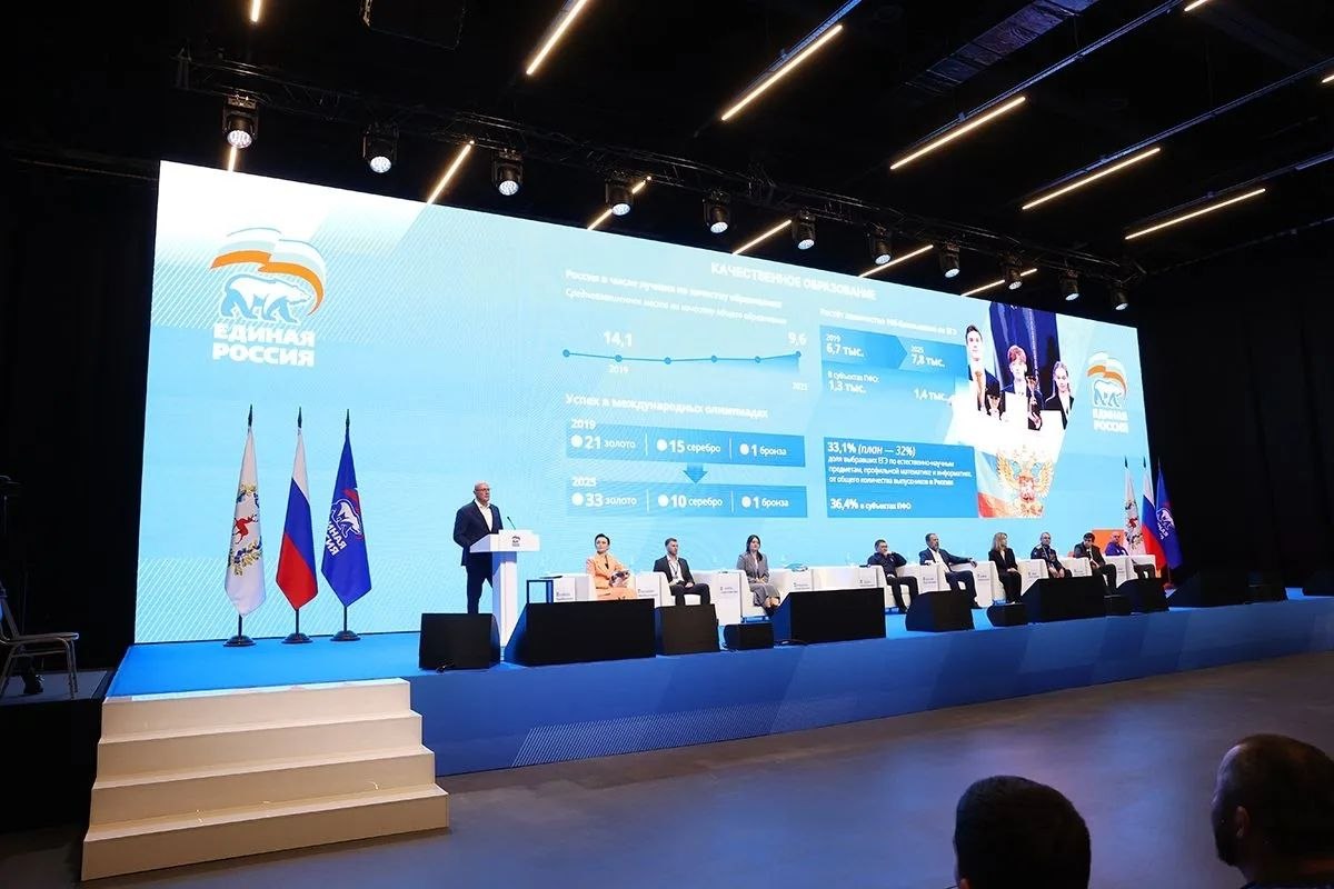 Дмитрий Чернышенко отметил Александра Соколова за молодежные пространства Дмитрий Чернышенко отметил Александра Соколова за молодежные пространства