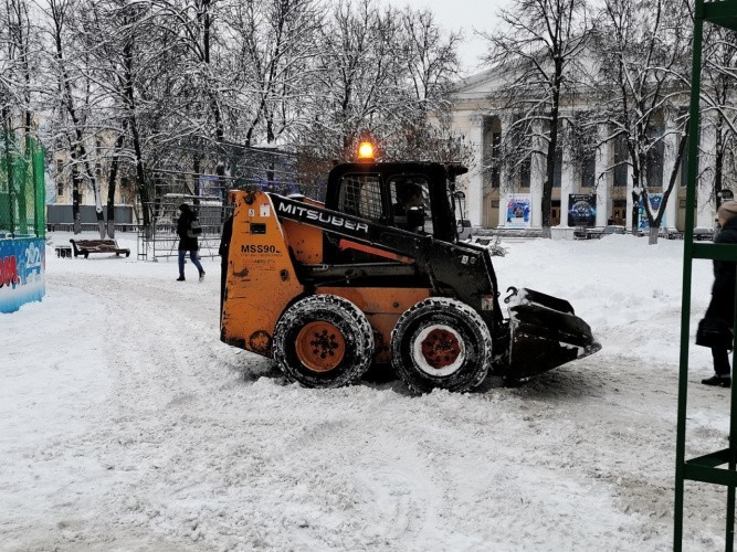 В Кирове применяют новый подход к вывозу снега, составляя график на пять суток и учитывая обращения граждан
