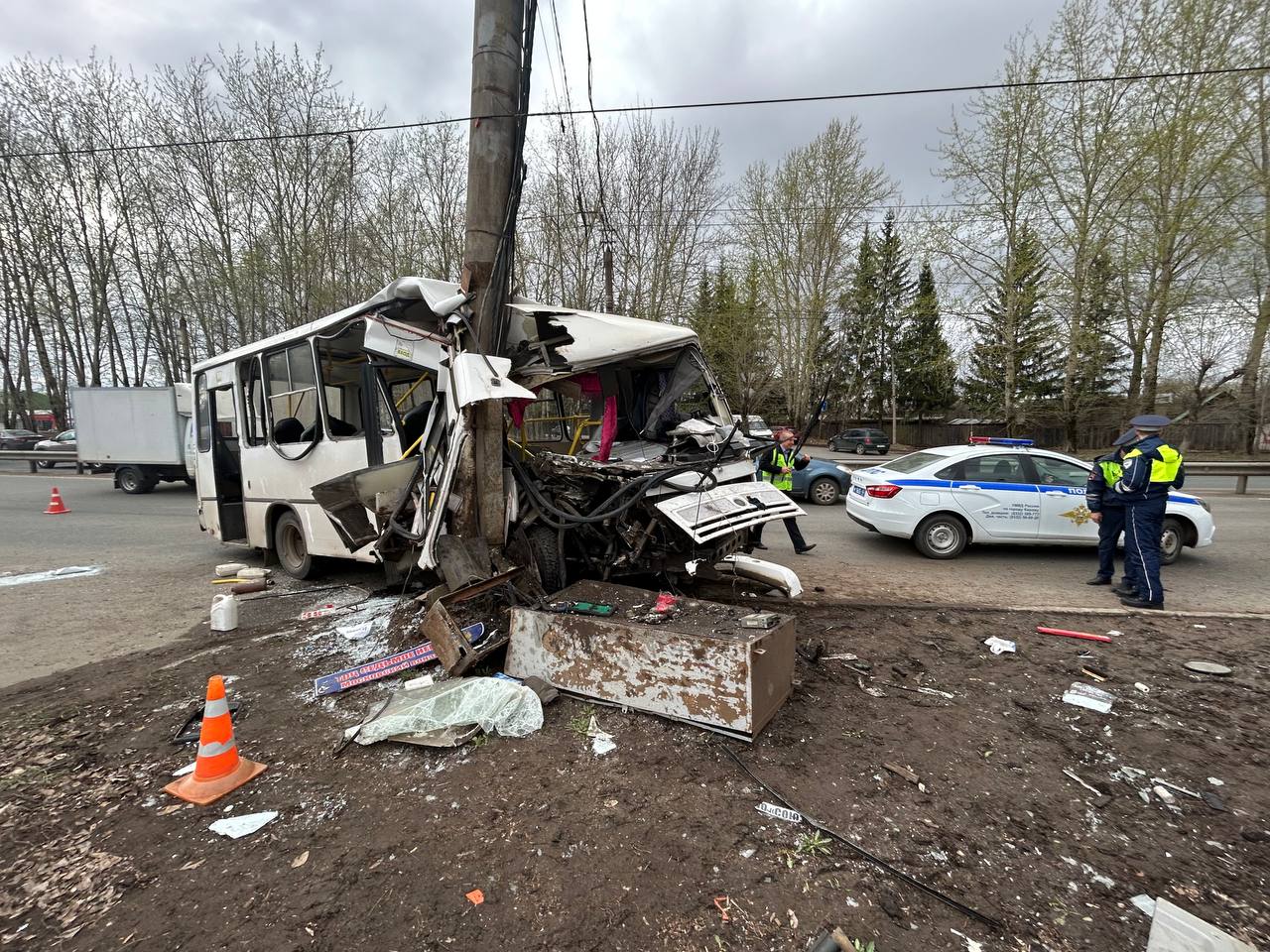 Симаков озвучил позицию автоперевозчика, чей автобус с пассажирами наехал  на опору по улице Производственной