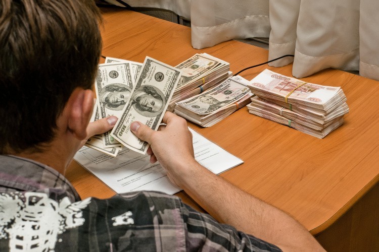 К лету доллар может подешеветь до 70 рублей – мнение