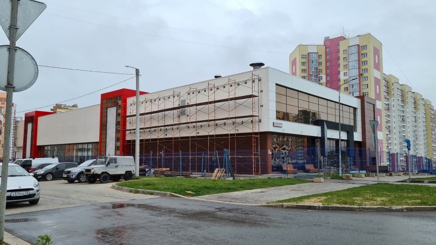 В Кирове на улице Попова ввели в эксплуатацию новый торгово-развлекательный центр