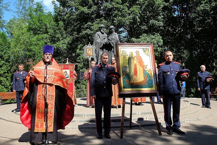 В Кирове прошел традиционный крестный ход в честь святых Петра и Февронии