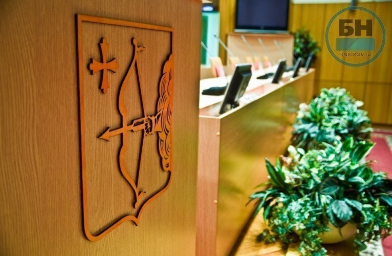 Избирком зарегистрировал двух новых депутатов заксобрания Кировской области