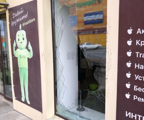 В Кирове трое неизвестных ограбили магазин специализированной техники Apple