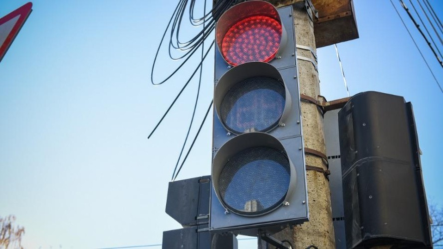 В рамках создания «умной» транспортной системы в Кирове начали модернизацию светофоров