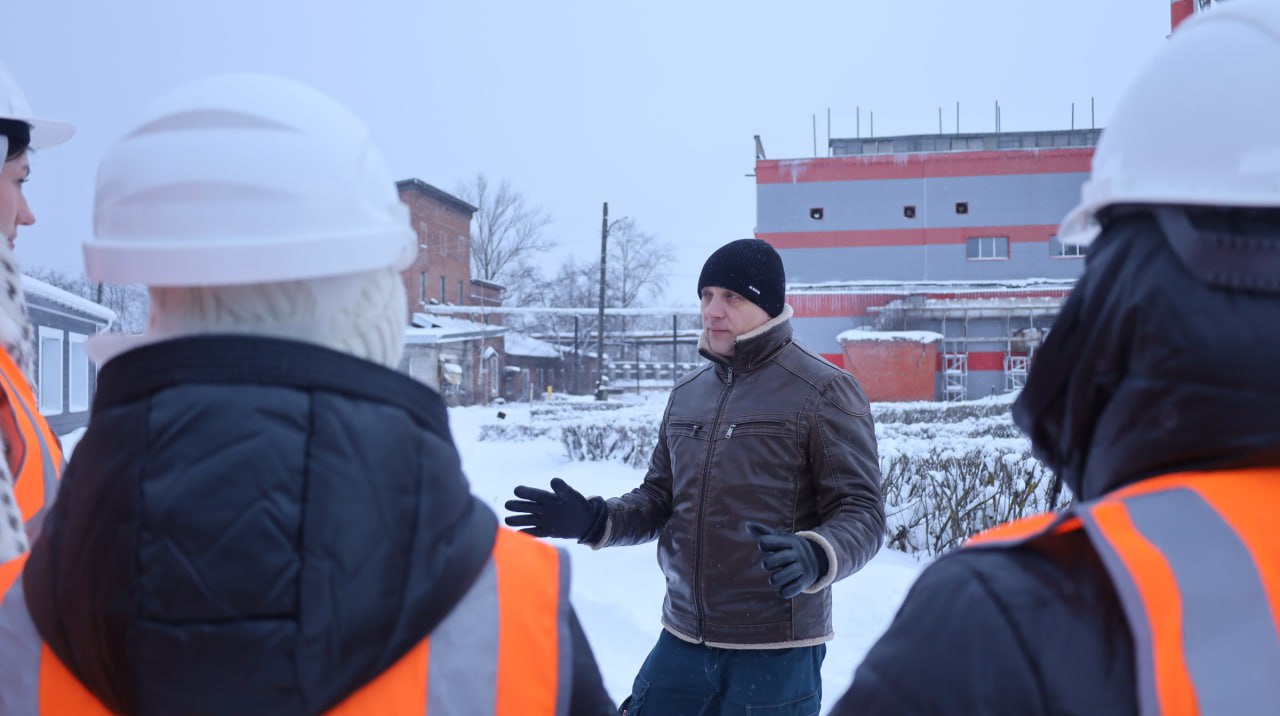 Волонтеры «Экосистемы» посетили завод по переработке макулатуры Волонтеры «Экосистемы» посетили завод по переработке макулатуры