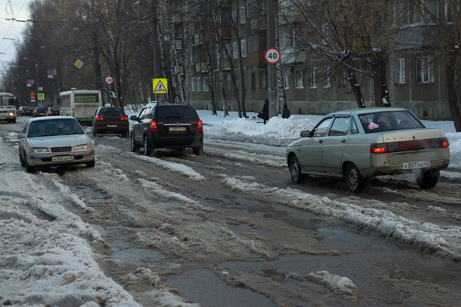 Осипов пообещал на дорогах Кирова больше знаков, запрещающих парковку