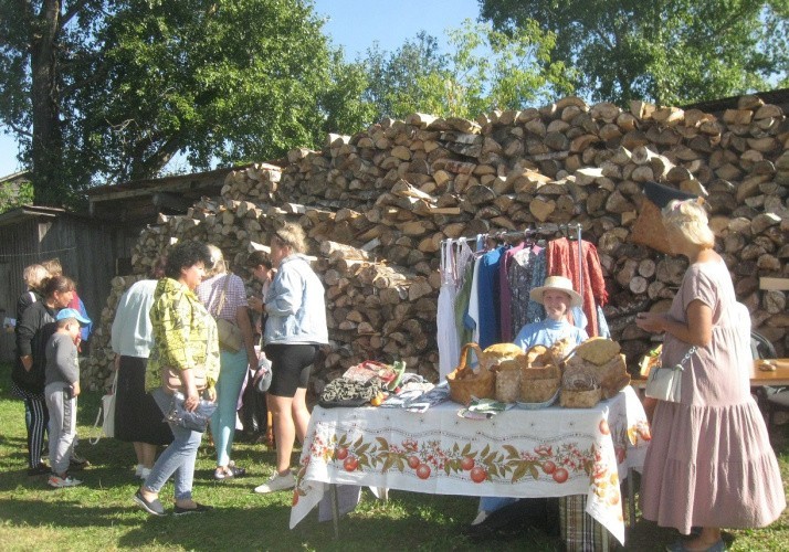На «Проделках вятского печника» гостей кормили сыром, пряниками и хлебом на закваске