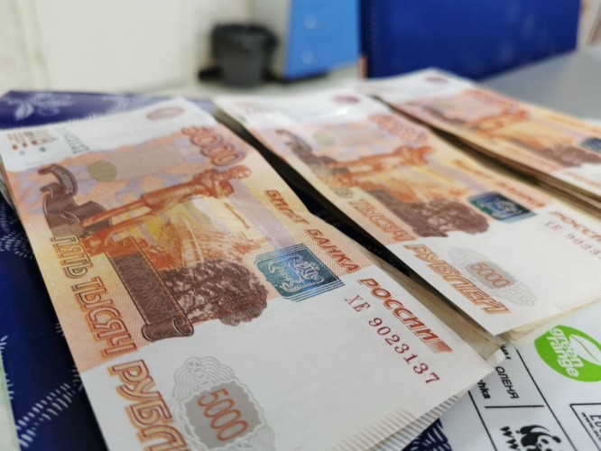 Зарплаты госслужащих вырастут на 7,6% с 1 октября