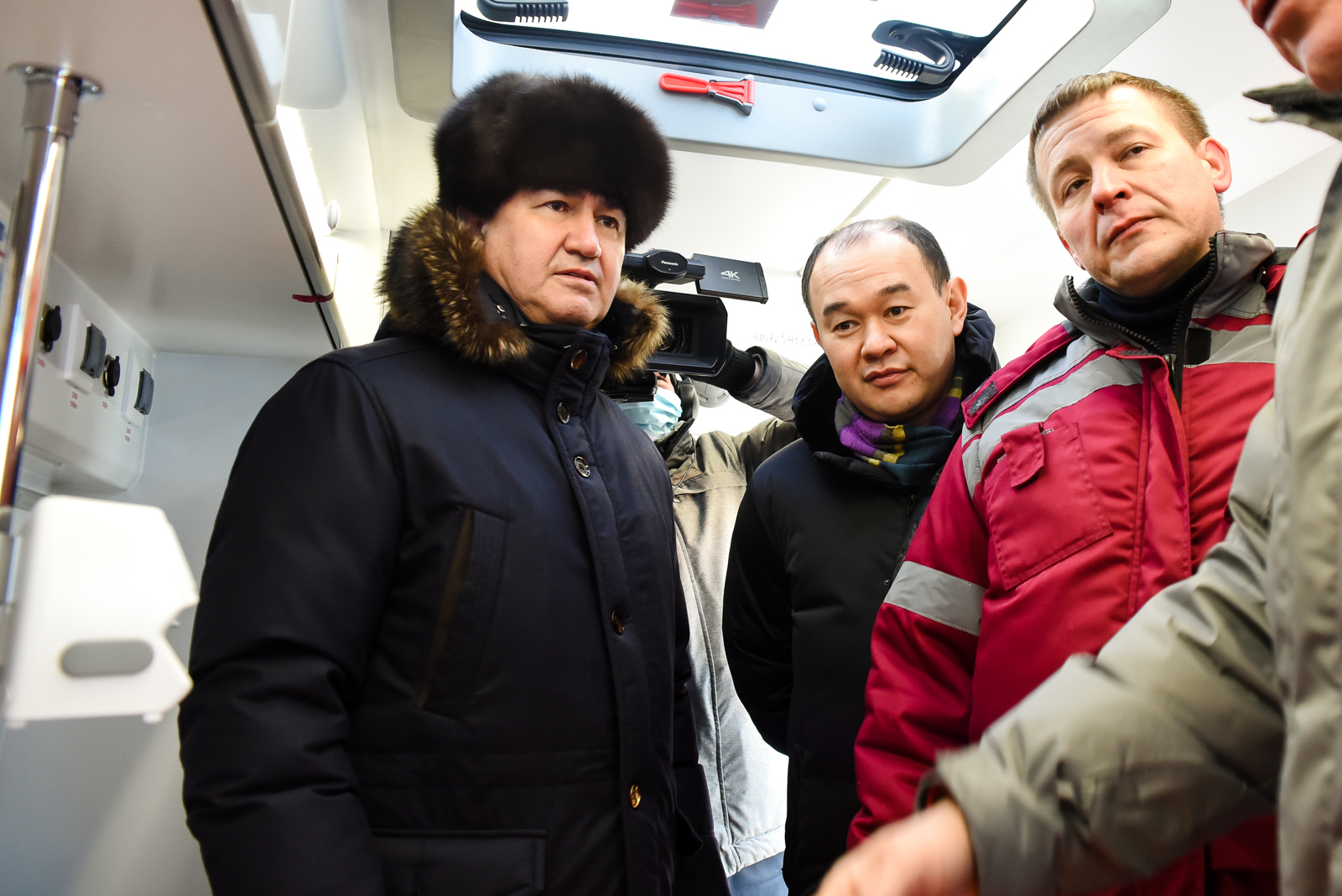 Новости от «Бизнес новостей» Кировским медикам передали 20 дополнительных машин скорой помощи