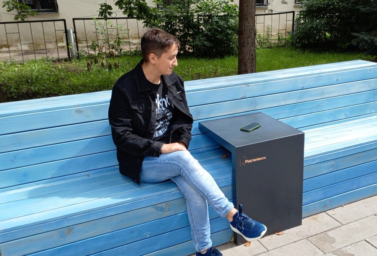 «Ростелеком» установил умные скамейки в Кирове и Слободском «Ростелеком» установил умные скамейки в Кирове и Слободском