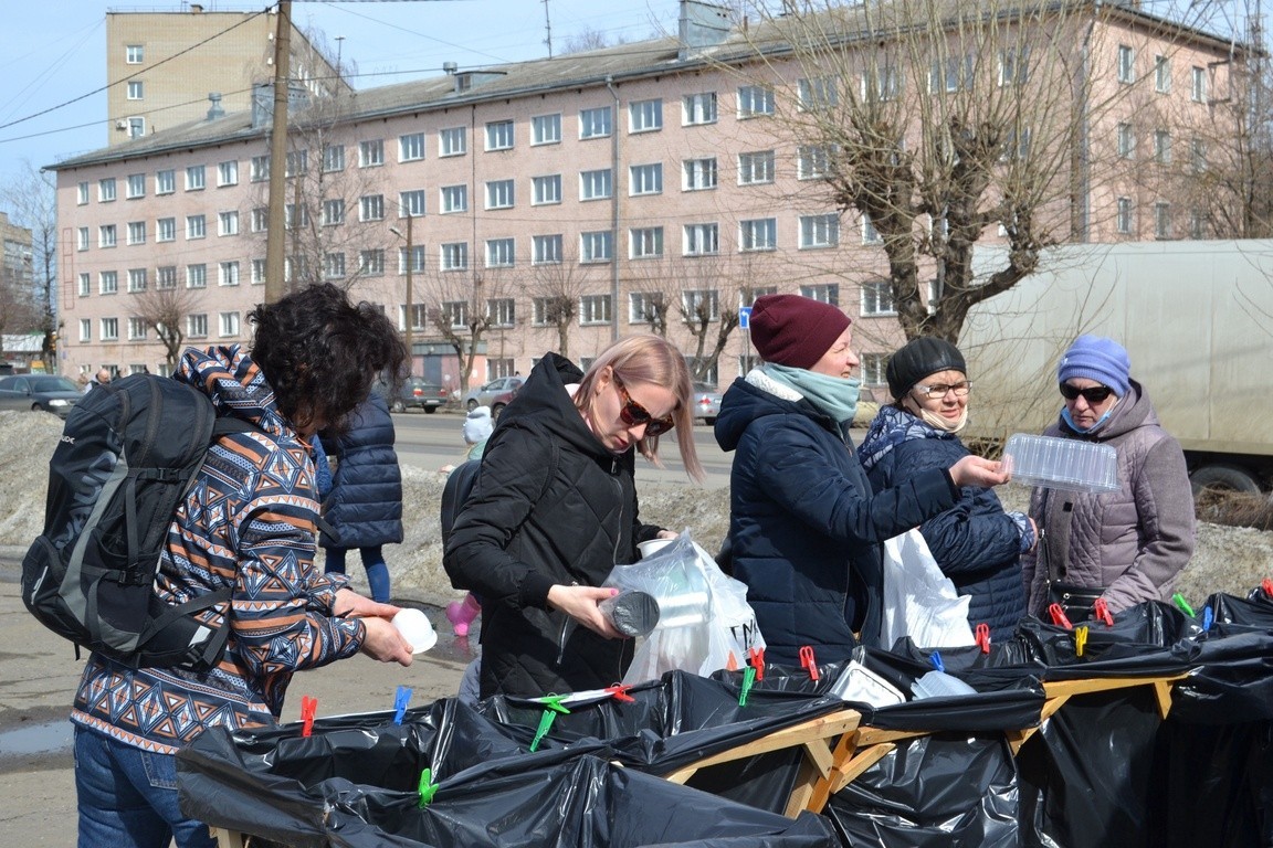 Сайты новостей кирова. Жители Кирова. Сбор вторсырья. Экомобиль Куприт Киров. Вторсырье Киров.