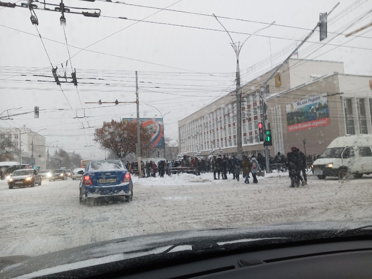 Сотни кировчан вышли на митинг в поддержку Навального