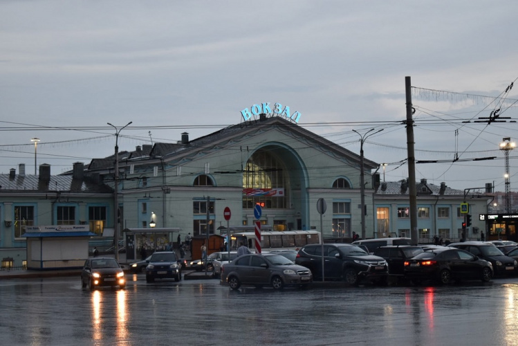 Гостям Кирова предлагают проголосовать на вокзале