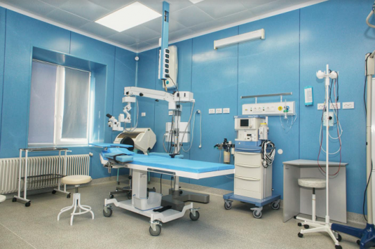 За месяц в обновленном операционном блоке Кировской офтальмологической больницы проведено больше 500 операций