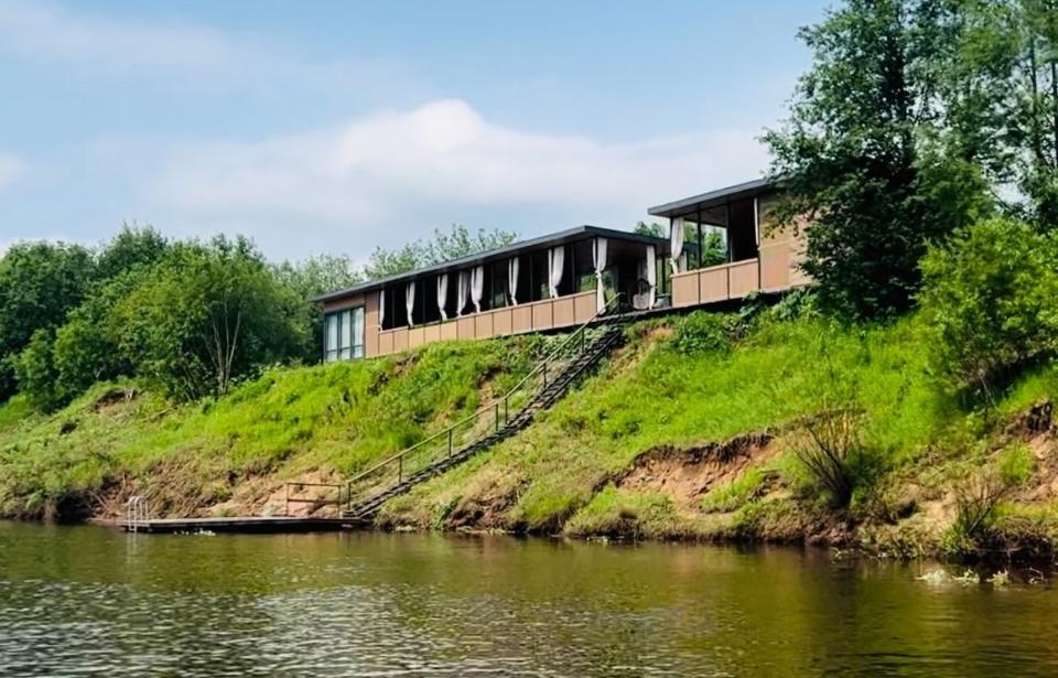 В Кировской области открылся глэмпинг «Вятская Карелия» В Кировской области открылся глэмпинг «Вятская Карелия»