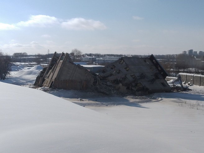 В Кирове взорвали последнюю башню мелькомбината