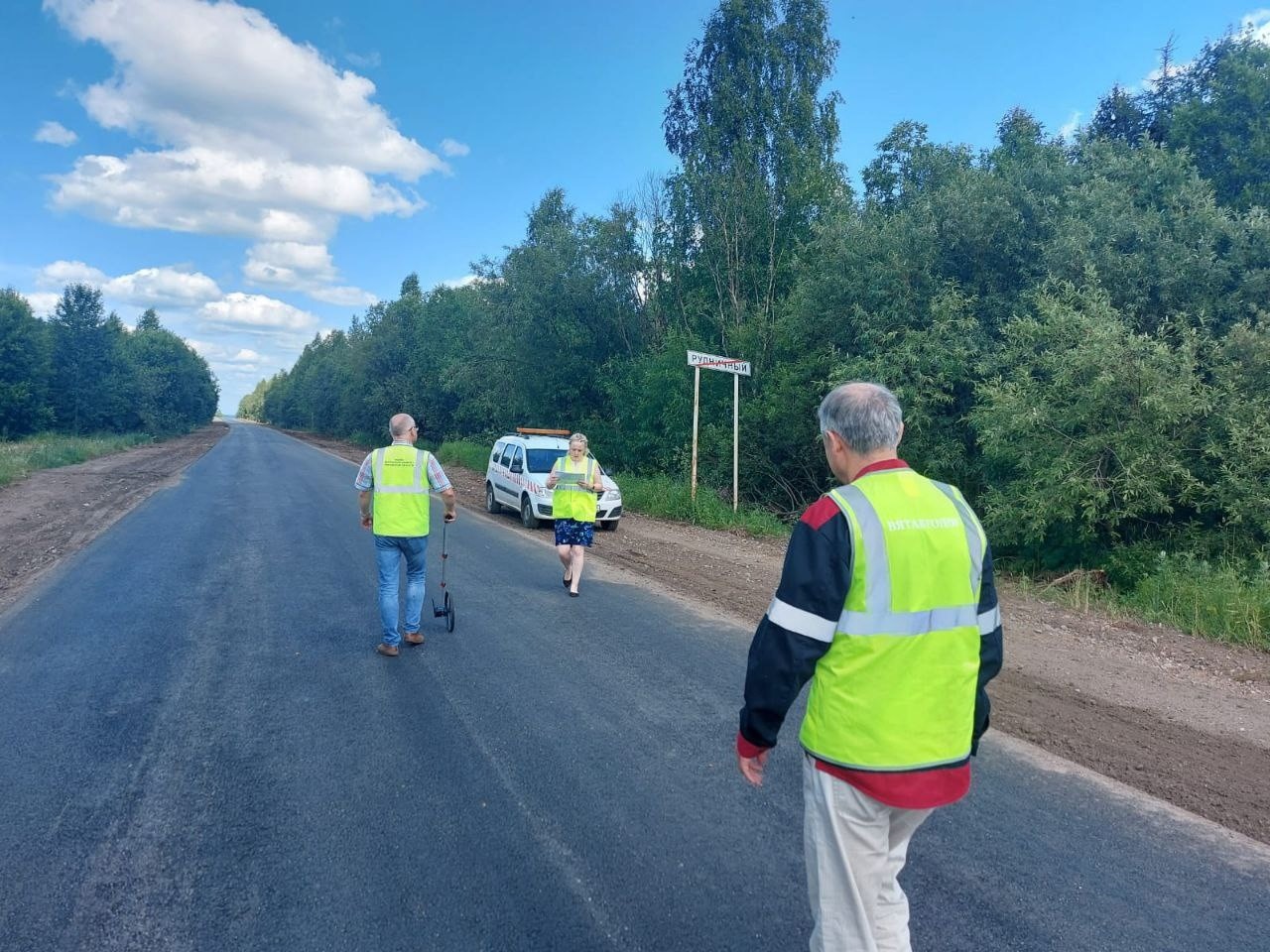 В Верхнекамском районе впервые с 2000 годов провели ремонт 11 км дорог