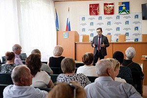 Ветераны Опаринского округа поблагодарили Бориса Веснина за акцию «Добрый урожай»