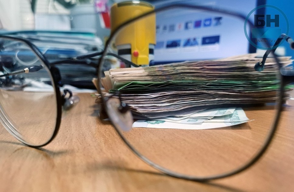 Зама управляющего банка в Кировской области обвиняют во взятке 8 млн рублей Зама управляющего банка в Кировской области обвиняют во взятке 8 млн рублей