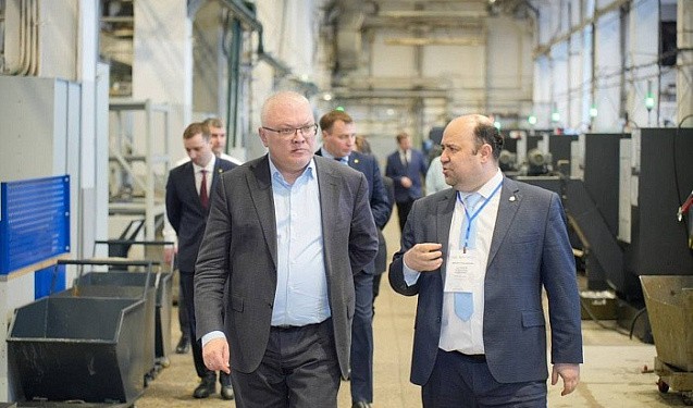 Губернатор отметил объемы обновления парка станков на заводе «Маяк» в Кирове