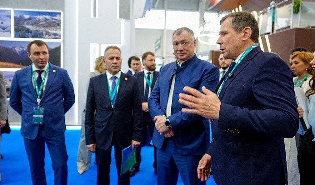 Вице-премьер России Марат Хуснуллин оценил продукцию кировских предприятий