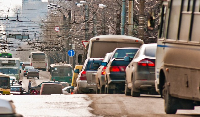 На участке улицы Московской в Кирове ввели ограничение скорости движения до 40 км в час