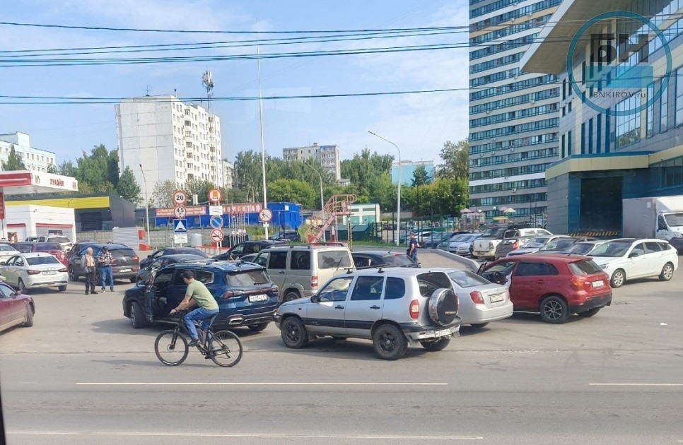 На заправках Кирова появятся графики привоза топлива На заправках Кирова появятся графики привоза топлива