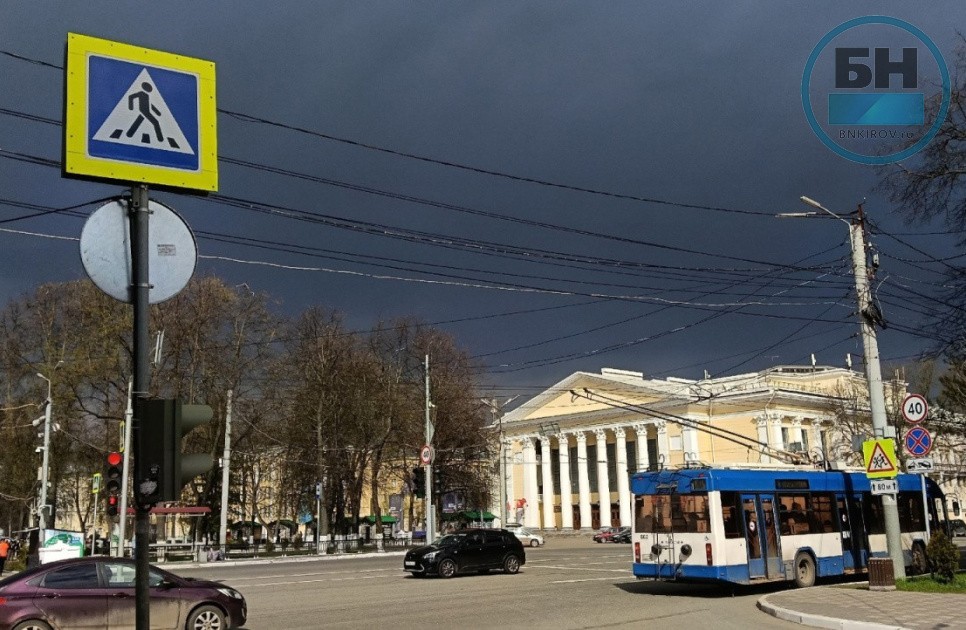 Завтра в Кирове ограничат движение в районе Театральной площади Завтра в Кирове ограничат движение в районе Театральной площади