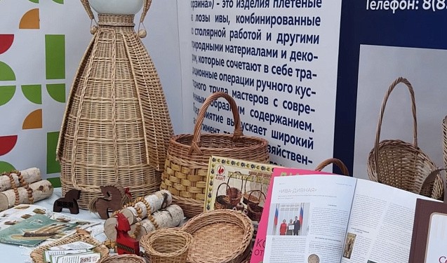 Вятские мастера уже 10 лет плетут сырные тарелки для «Азбуки вкуса»