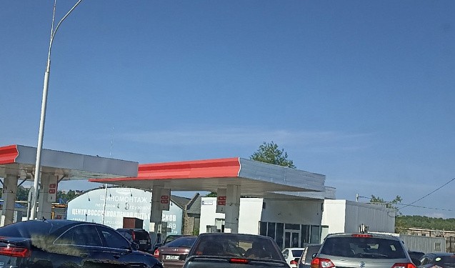 В Кирове с утра продают топливо 12 автозаправочных станций