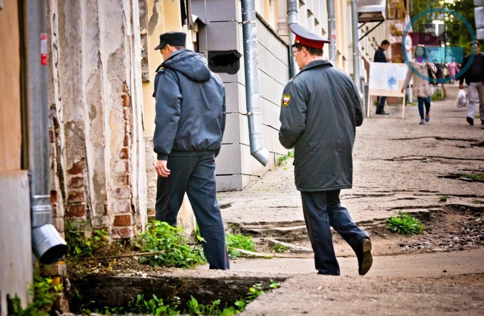 Полиции Кировской области помогают около 3000 народных дружинников Полиции Кировской области помогают около 3000 народных дружинников