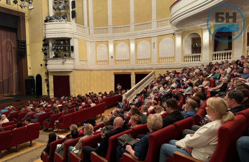 В Кировском драмтеатре обновляют оборудование В Кировском драмтеатре обновляют оборудование
