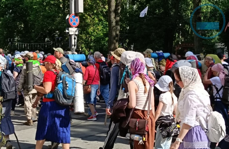 Участники Великорецкого крестного хода вернулись в Киров (фото) Участники Великорецкого крестного хода вернулись в Киров (фото)