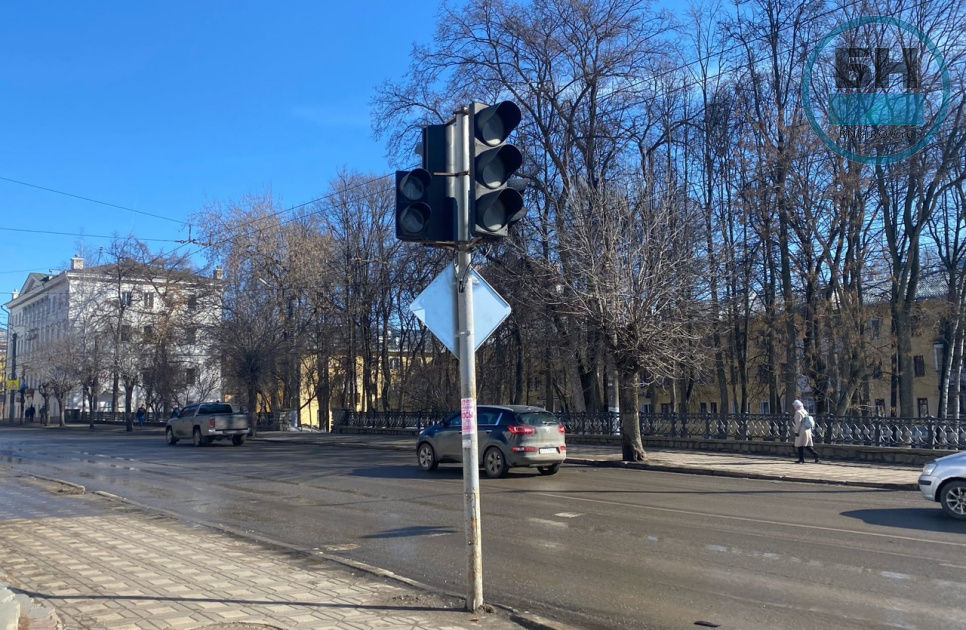 «Там полный ад»: все светофоры Кирова обслуживают 2 человека