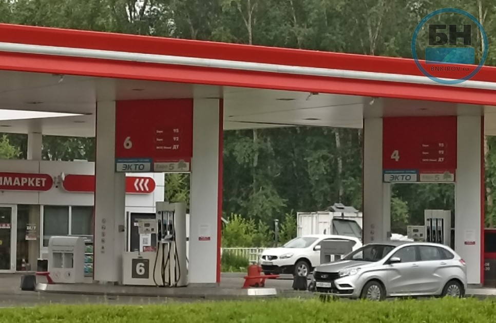 В Кирове с 11 июля топливо на заправках будет продаваться по номерам машин В Кирове с 11 июля топливо на заправках будет продаваться по номерам машин